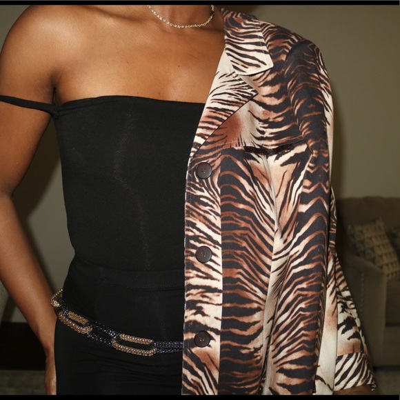 Animal Print Sports Jacket - Picture 2 of 7